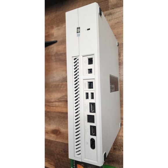 Xbox One White Console, Charger & Controller Special Edit Quantum Break (7Games) - Picture 7 of 16